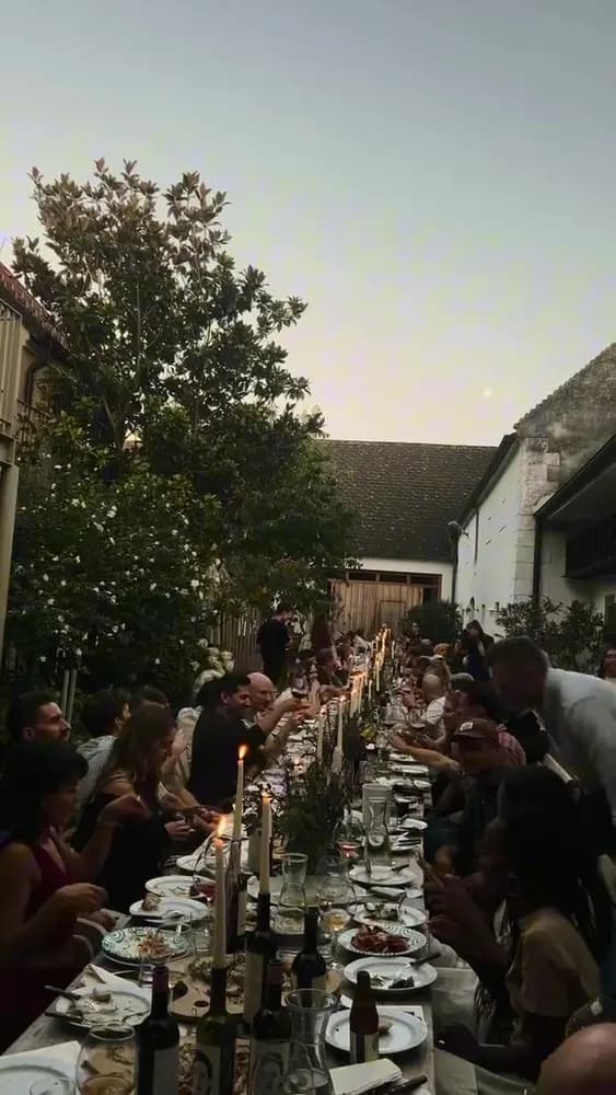 Gut Oggau brand image: A long candlelit table in the estate’s courtyard